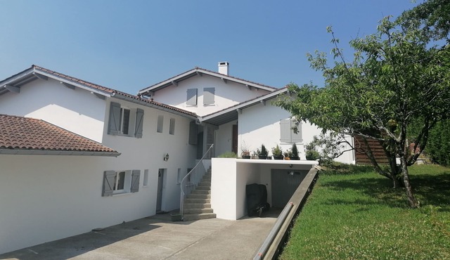 Small pavilion in the Basque region, sea 2,5 miles away, close to the mountains