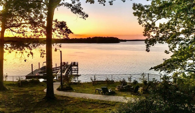 Small piece of heaven on the lake - King suite