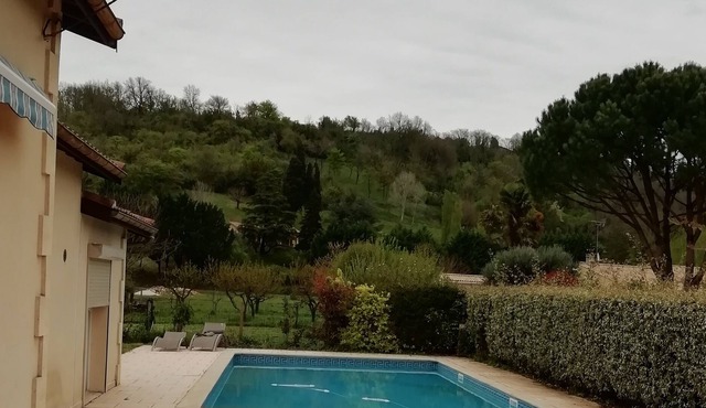 Small property in the countryside, quiet and private swimming pool (ex: Gerald's Annex)