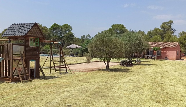 Small Provencal farmhouse with private pool in 4ha of nature. Very quiet