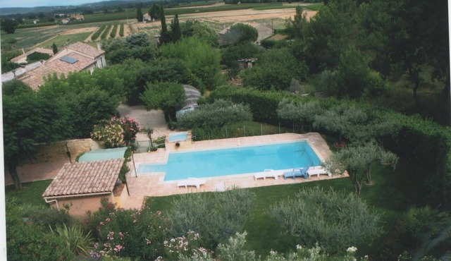 Small Provencal house independent from the Mas