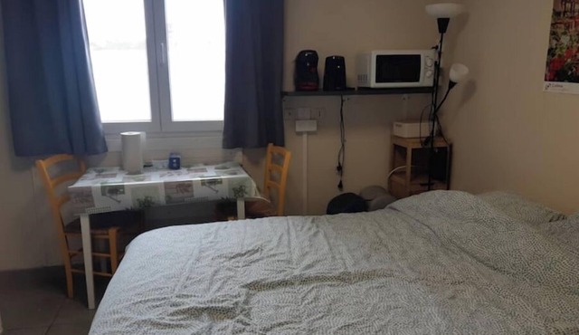 Small, quiet studio with parking