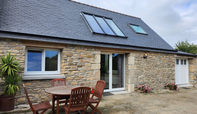 Small renovated stone house 5 minutes from the beach