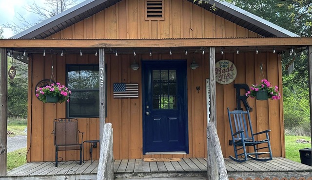 Small Rustic Cabin Near Greers Ferry Lake w/1 Bedroom 1 Bath &Full Size Sofa bed