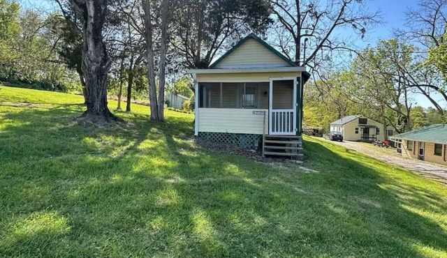 Small Rustic Cabin on Herrington Lake at Royalty's Marina
