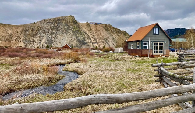 Small Rustic Cabin w/VIEWS! of the Sawtooth Mtns