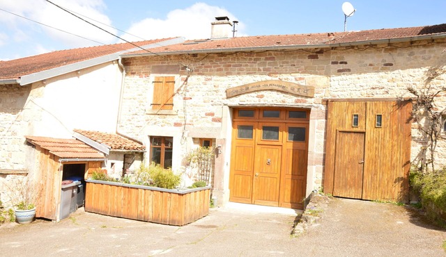 Small rustic cottage with terrace u. Hochgarten in outskirts