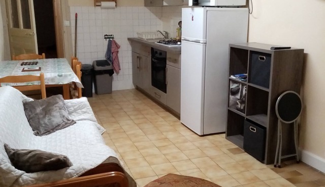 Small semi-detached town house in Poligny