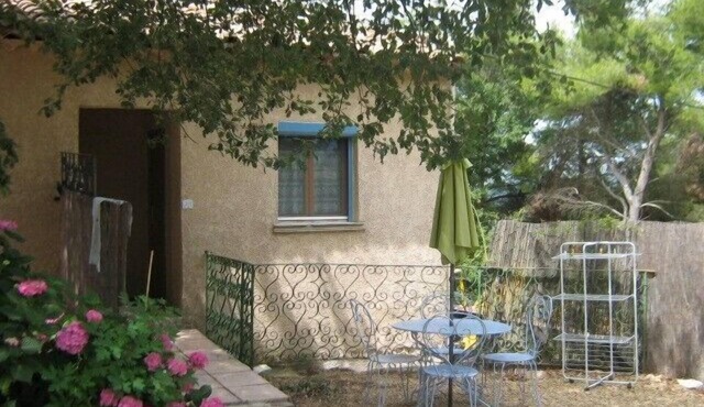 Small, simple apartment in the heart of the Luberon countryside.