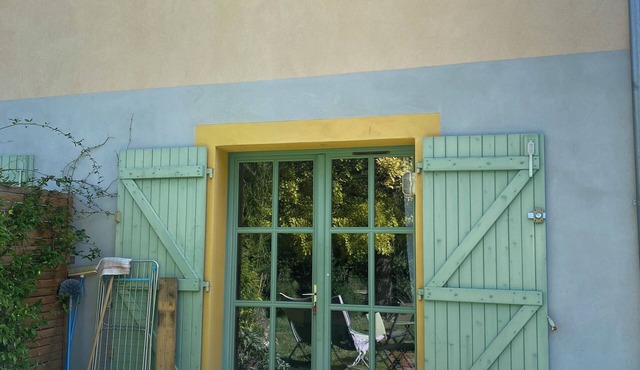 Small single-storey house in the enchanting grounds of Château des Gipières