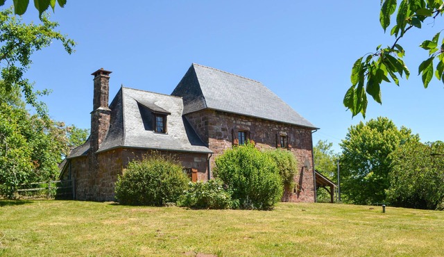 Small streets, historic castles and modern art - the area around the vacation home in Villac has man