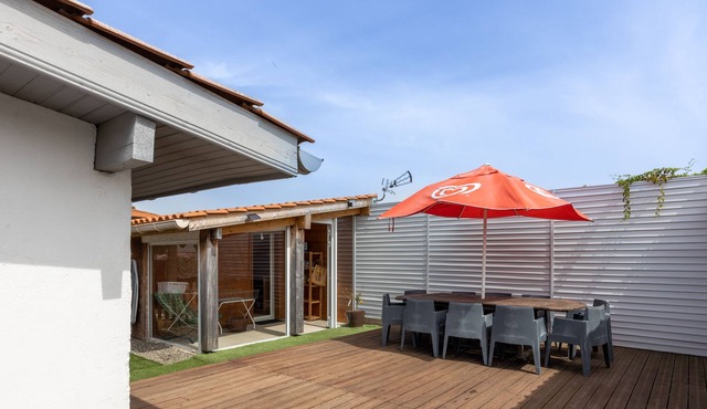 Small studio on property in Tarnos, with swimming pool, Wi-Fi & garden