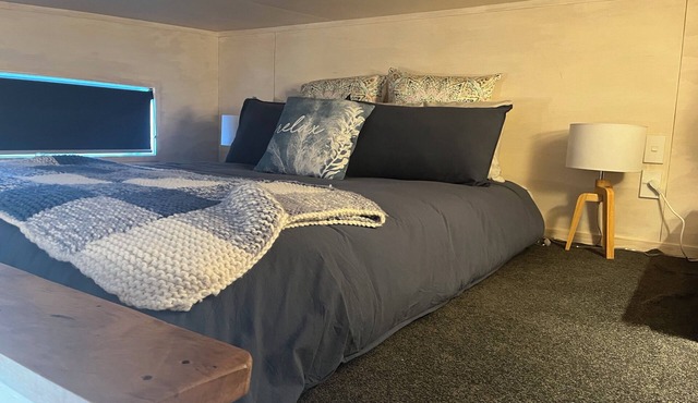 Small studio situated close to North Taranaki’s most beautiful beaches.