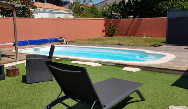 Small studio with room "seaside"