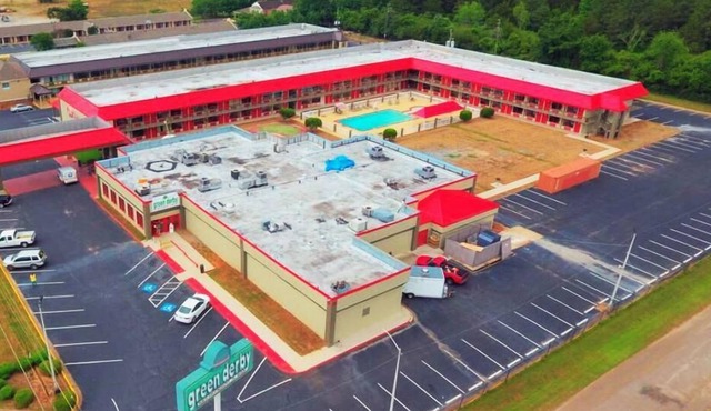 Small Town Charm! 4 Comfy Units, Parking