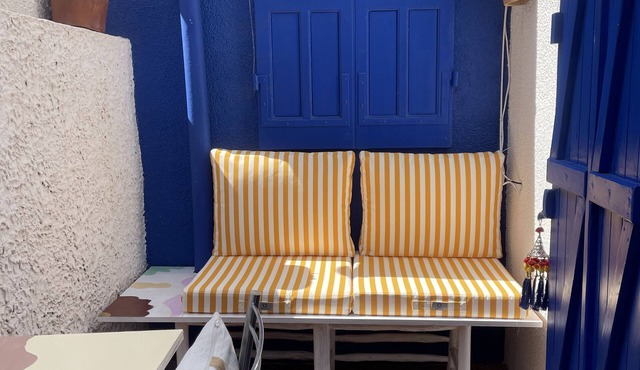 Small town house with terrace at the foot of Notre Dame de la Garde