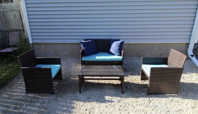 Small Town Retreat- 5br- Movie Theater Room!