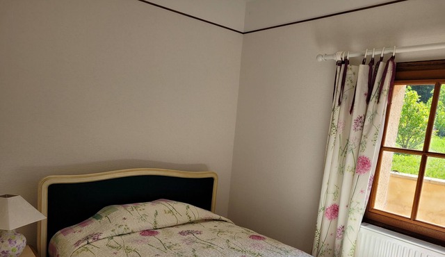 Small traditional stone house, independent and on one level