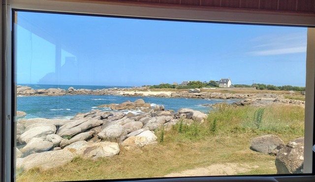 Small two-bedroom house with sea view