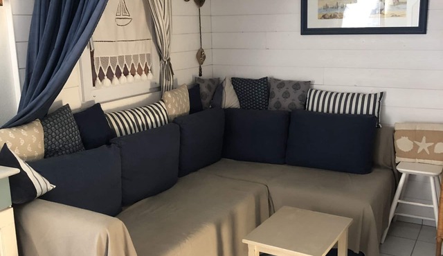 Small villa 2mn from the sea, fishing, (swimming pool)and family fun