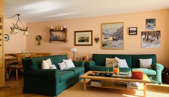 Small villa under the ski slopes, private garden, garage, close to the center