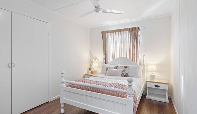 Small Warm cozy Cottage House