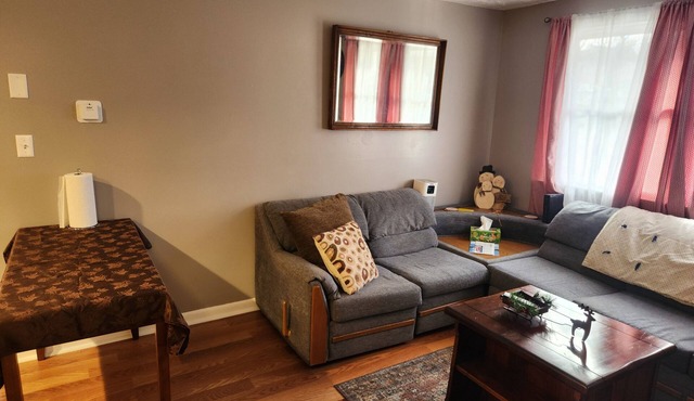 Small Welcoming Pet Friendly 1 bedroom Apartment