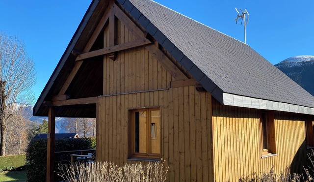 Small, well-equipped chalet in attractive condominium.