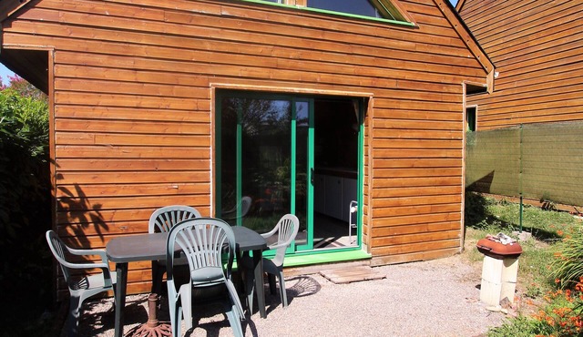 small wooden house 35 m2 in peace near town and coast