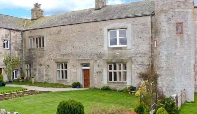 SMARDALE HALL, pet friendly, with hot tub in Kirkby Stephen