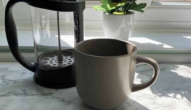 Smart, conveniently located 2 bed garden flat in Colliers Wood.