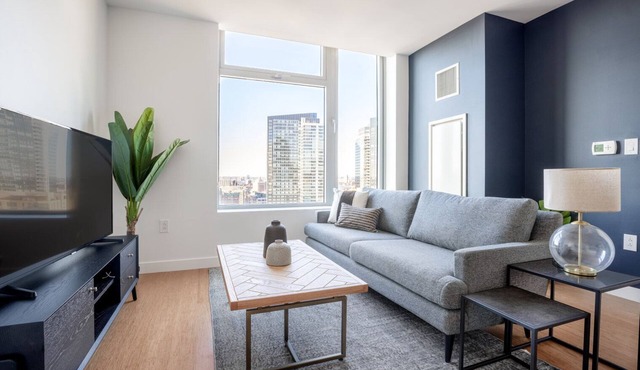 Smart Downtown 1BR w/W/D in unit, Gym, Doorman, near South Station, by Blueground