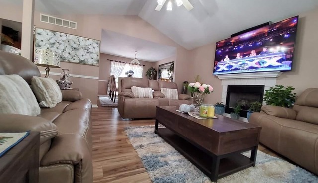 Smart home, entire Loft, 3 bedroom, 2 bath