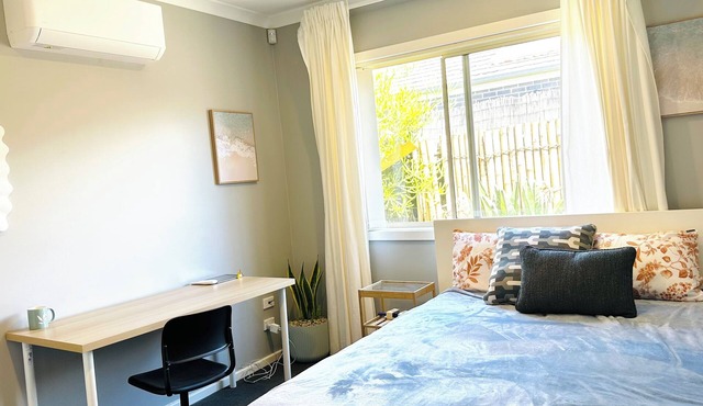 Smart Home near Deer Park Train Station - Private Room