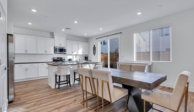 Smart Home w/EV Charger - King Bed!