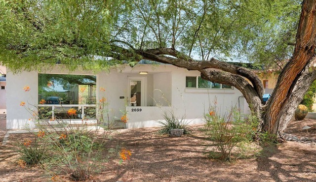 Smart Home with Tech Room, Outdoor Entertainment and Pet-Friendly!