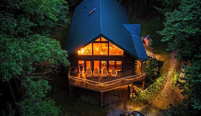 Smart Log Cabin: Tesla Backup, Starlink, Game Room, Hot Tub - Mt Snow & Stratton