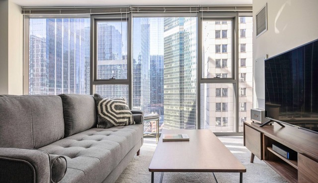 Smart Loop Studio w/Pool, Gym, nr. Theatre District & L, by Blueground