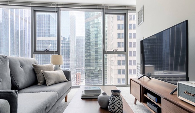 Smart Loop Studio w/Pool, Gym, nr. Theatre District, by Blueground