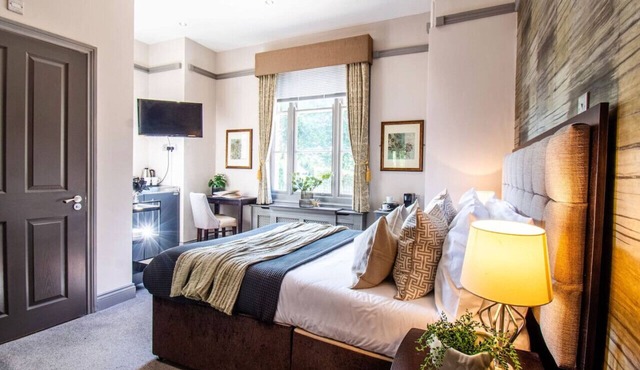 Smart Somerset Stay; Kitchen, Gym Access & Parking