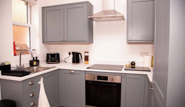 Smart Stay BnB | Fast WiFi | 3 Beds | Parking | Garden | Workspace