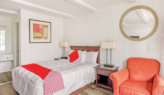 Smart Stay: Cozy Room, Great Price, Free Parking