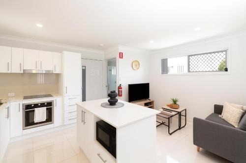 Smart Suites Self Check-in Apartments - S Freney