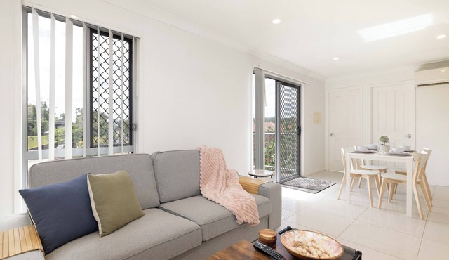 Smart Suites Self Check-in - 1BDR Balcony Darnley