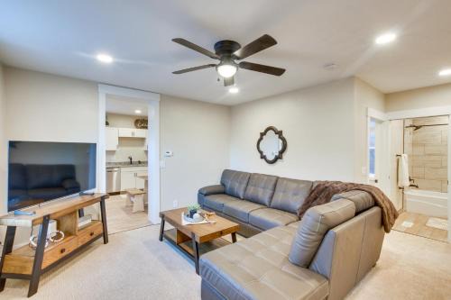 Smart TV + Central A/C! Stylish Logan Retreat