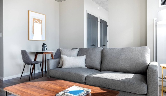 Smart West Loop Studio w/Pool, Gym, nr. Fulton Market, by Blueground