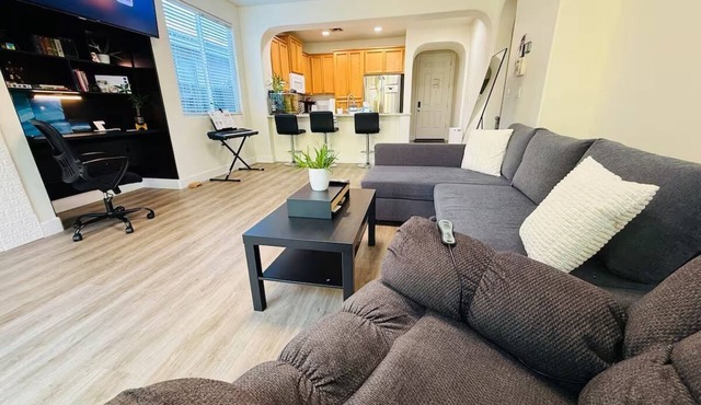 Smart Zen Retreat Near Airport – Calm, Comfortable Garden Hideaway