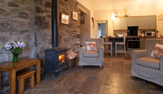 Smiddy Cottage - a cottage that sleeps 4 guests in 2 bedrooms