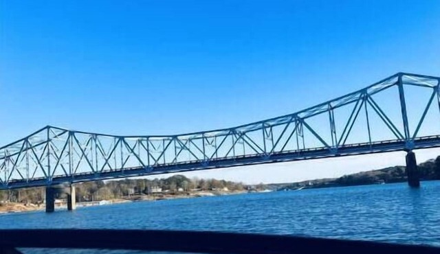 Smith Lake Condo with Pool 3bd/2bath