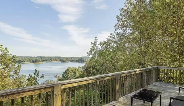 "Smith Lake Hideaway 4BR Waterfront w/Panoramic Views . "